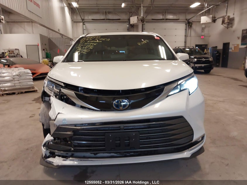 2021 Toyota Sienna Limited 7-Passenger VIN: 5TDGRKEC2MS011846 Lot: 12555052