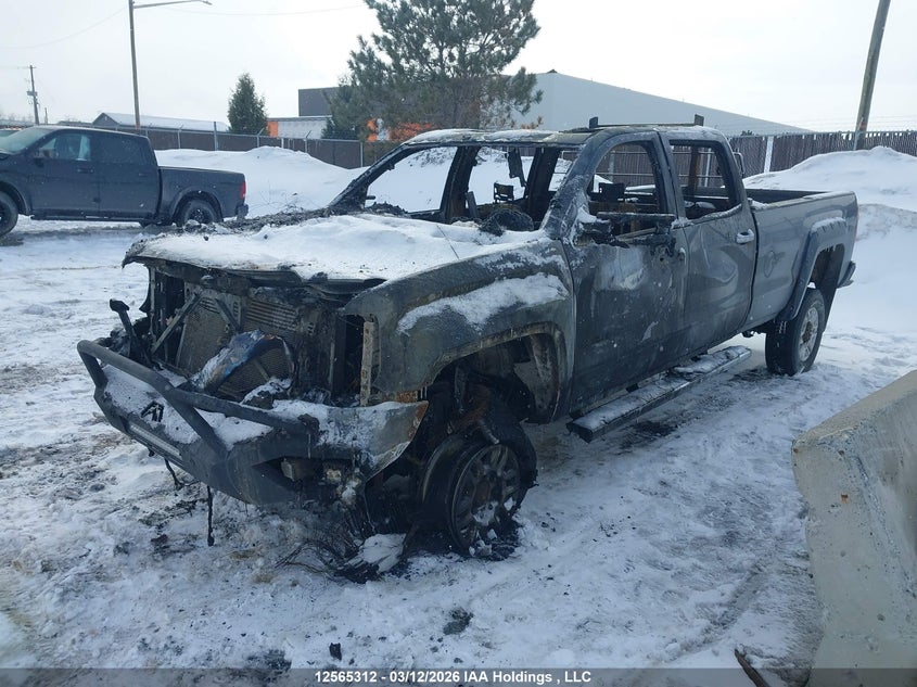 2015 GMC Sierra, Полностью сгорел, IAAI, VIN 1GT423E81FF609082 — фото 2
