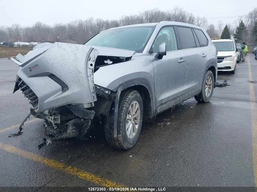 2024 Toyota Highlander, Front, IAAI, VIN 5TDAAAB50RS008724 — photo 2
