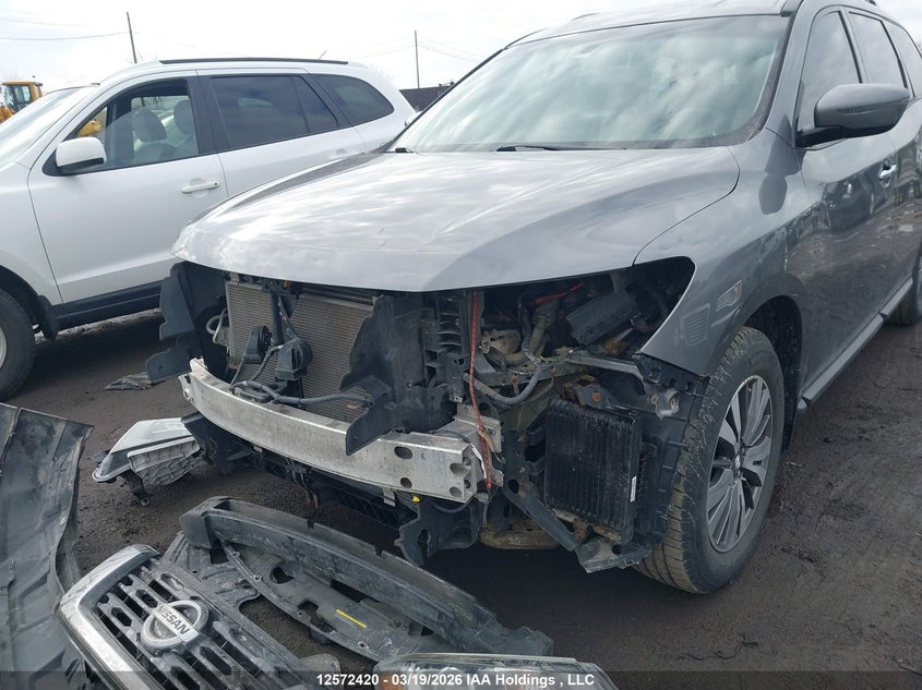 2017 Nissan Pathfinder Platinum/S/Sl/Sv VIN: 5N1DR2MM5HC655101 Lot: 12572420