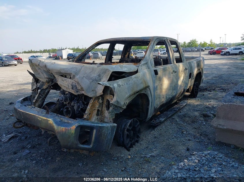 2020 GMC Sierra, Total Burn, IAAI, VIN 1GT59LEY5LF137481 — photo 2