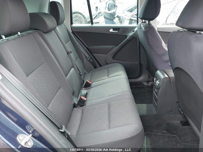 2017 Volkswagen Tiguan Trendline VIN: WVGHV7AX1HW505672 Lot: 12576811