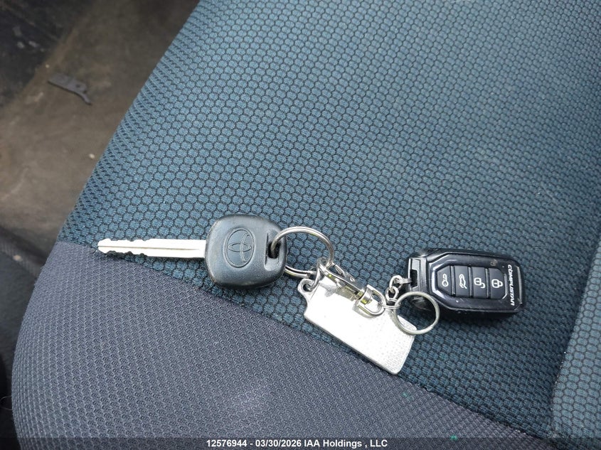 2005 Toyota Corolla Matrix Xr VIN: 2T1KR32E05C885953 Lot: 12576944