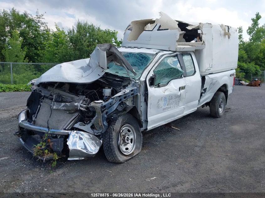 2022 Ford F250, Rollover, IAAI, VIN 1FT7X2B64NEF16248 — photo 2