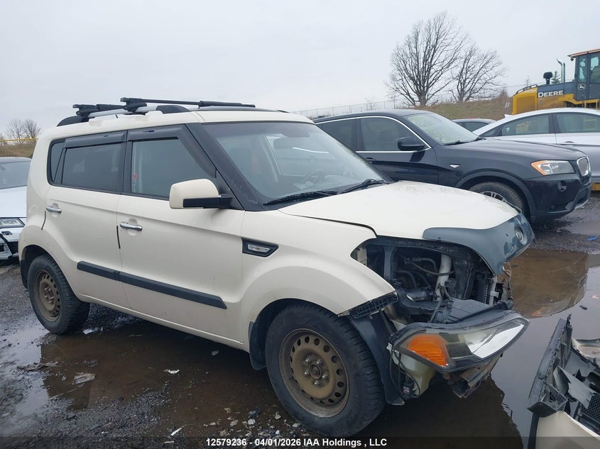 2011 Kia Soul 2.0L 2U/2.0L 4U/2.0L 4U Burner/2.0L 4U Luxury/2.0L 4U Retro/2.0L 4U Sx VIN: KNDJT2A23B7713296 Lot: 12579236