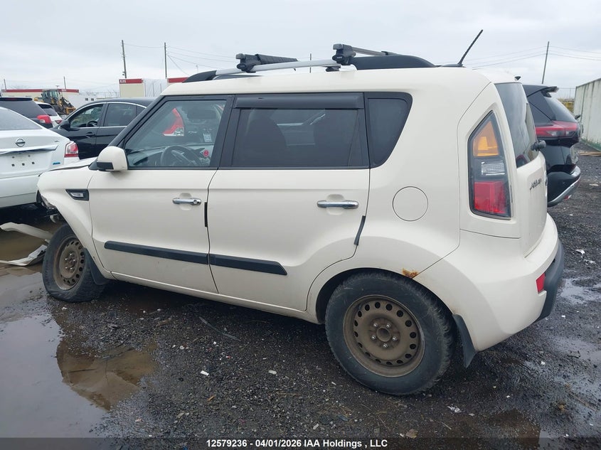 2011 Kia Soul 2.0L 2U/2.0L 4U/2.0L 4U Burner/2.0L 4U Luxury/2.0L 4U Retro/2.0L 4U Sx VIN: KNDJT2A23B7713296 Lot: 12579236