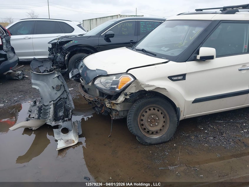 2011 Kia Soul 2.0L 2U/2.0L 4U/2.0L 4U Burner/2.0L 4U Luxury/2.0L 4U Retro/2.0L 4U Sx VIN: KNDJT2A23B7713296 Lot: 12579236