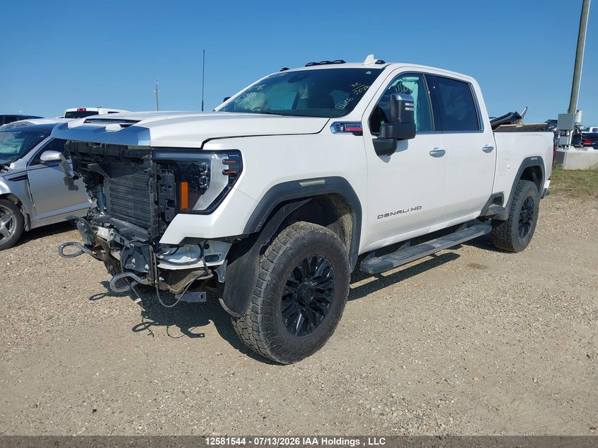 2025 GMC Sierra K3500 Denali, Front, IAAI, VIN 1GT4UWEY9SF262946 — photo 2