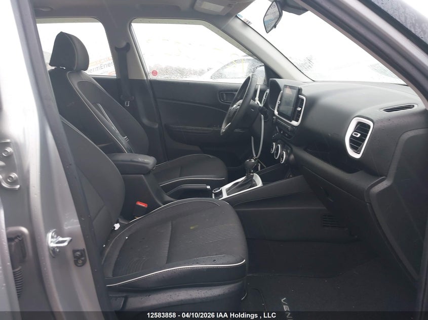 2025 Hyundai Venue Ultimate W/Black Interior (Ivt)