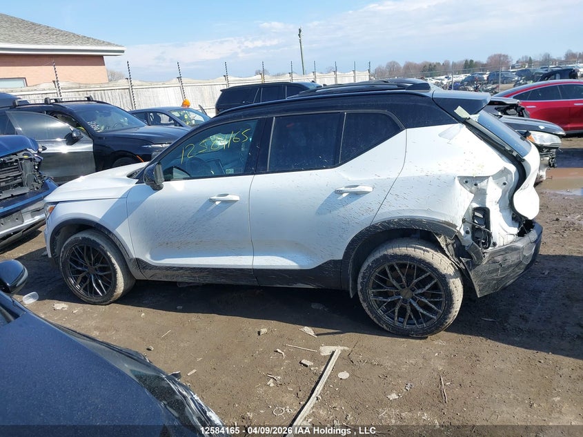 2019 Volvo Xc40 T5 Momentum/T5 R-Design VIN: YV4162XZ9K2005740 Lot: 12584165