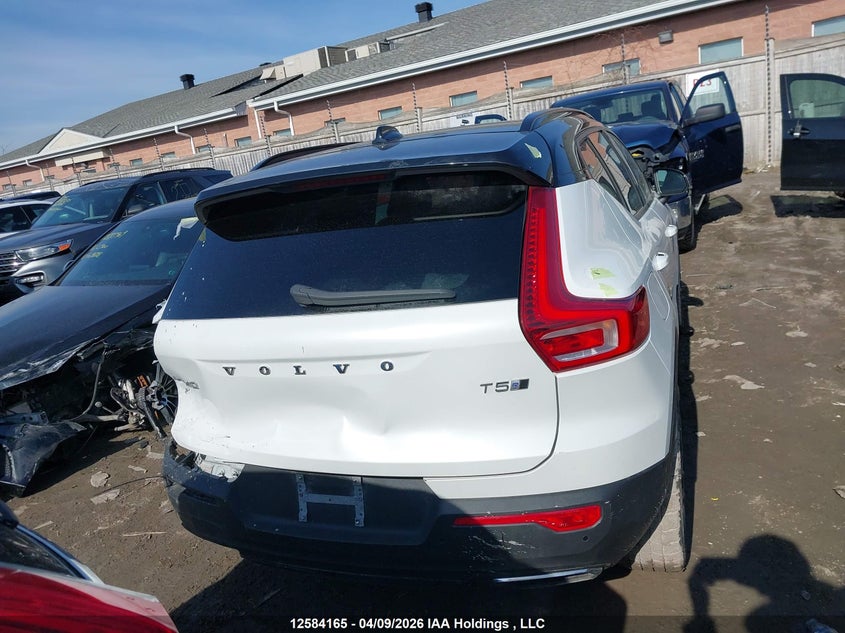 2019 Volvo Xc40 T5 Momentum/T5 R-Design VIN: YV4162XZ9K2005740 Lot: 12584165