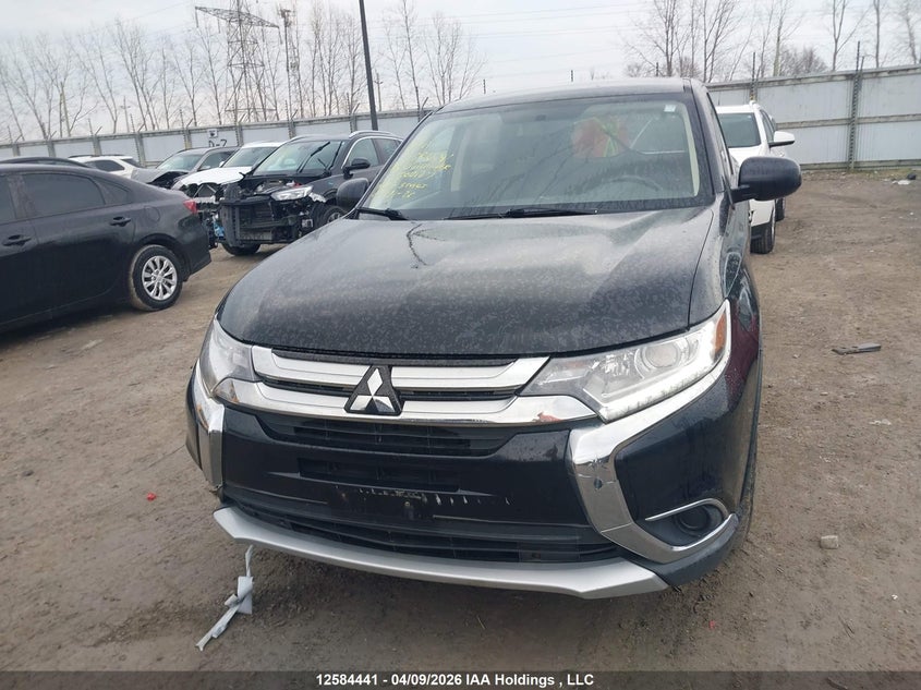 2018 Mitsubishi Outlander Es VIN: JA4AZ2A33JJ600127 Lot: 12584441