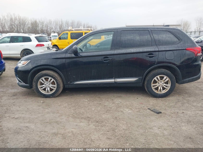 2018 Mitsubishi Outlander Es VIN: JA4AZ2A33JJ600127 Lot: 12584441