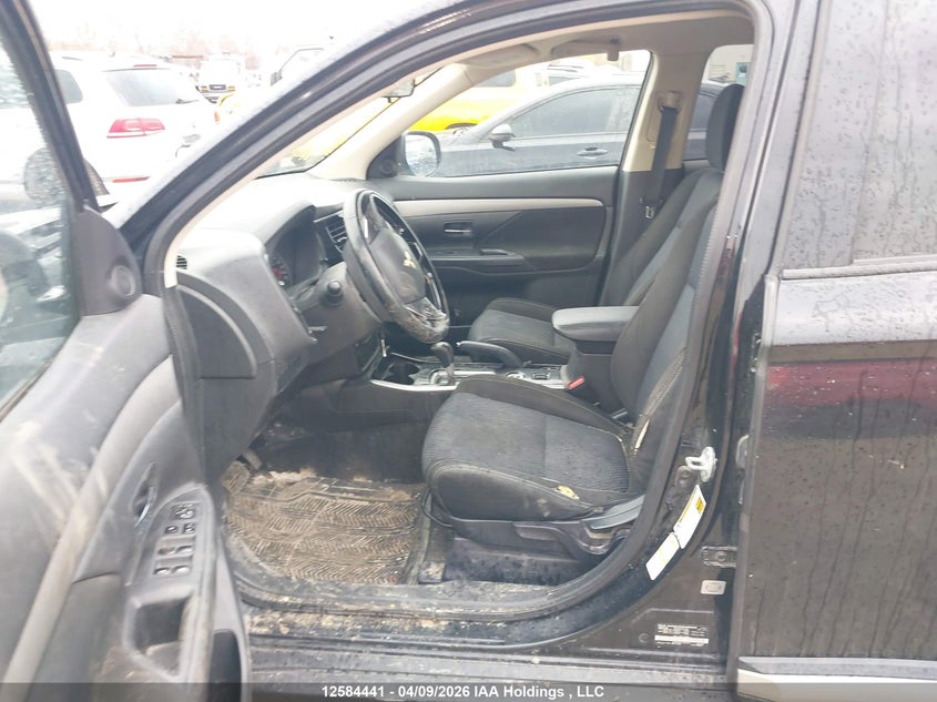 2018 Mitsubishi Outlander Es VIN: JA4AZ2A33JJ600127 Lot: 12584441