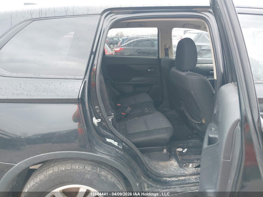 2018 Mitsubishi Outlander Es VIN: JA4AZ2A33JJ600127 Lot: 12584441