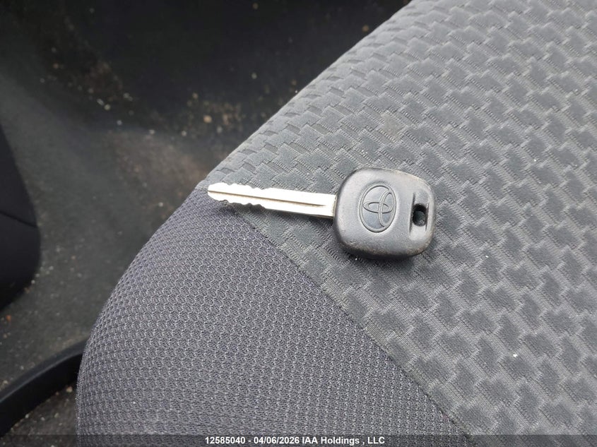 2005 Toyota Matrix Xr VIN: 2T1LR32E85C913857 Lot: 12585040