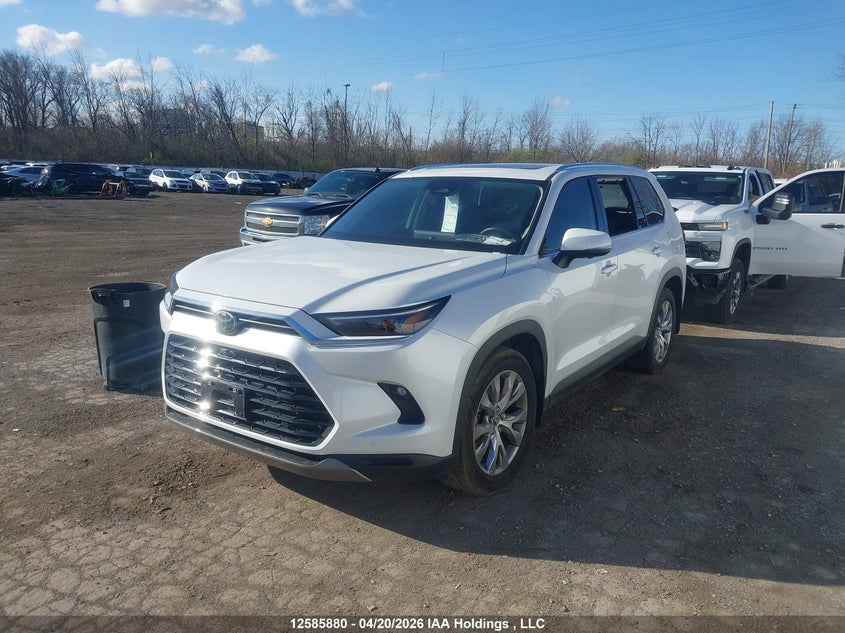 2024 Toyota Highlander, Interior Damage, IAAI, VIN 5TDACAB55RS021155 — photo 2
