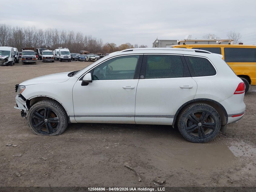 2017 Volkswagen Touareg Wolfsburg VIN: WVGRF7BP3HD003323 Lot: 12586696