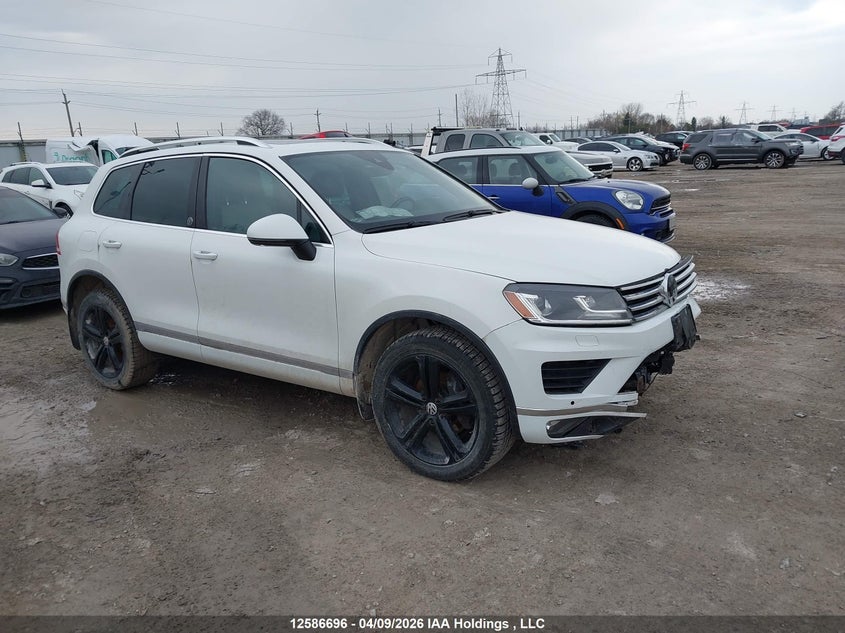 2017 Volkswagen Touareg Wolfsburg VIN: WVGRF7BP3HD003323 Lot: 12586696