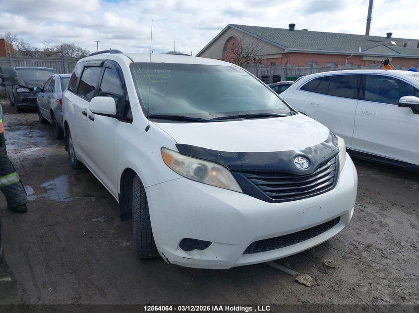 2011 TOYOTA SIENNA V6 7 PASSENGER