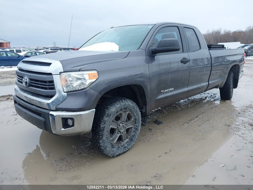 2015 Toyota Tundra, Right Side, IAAI, VIN 5TFCY5F19FX017916 — photo 2