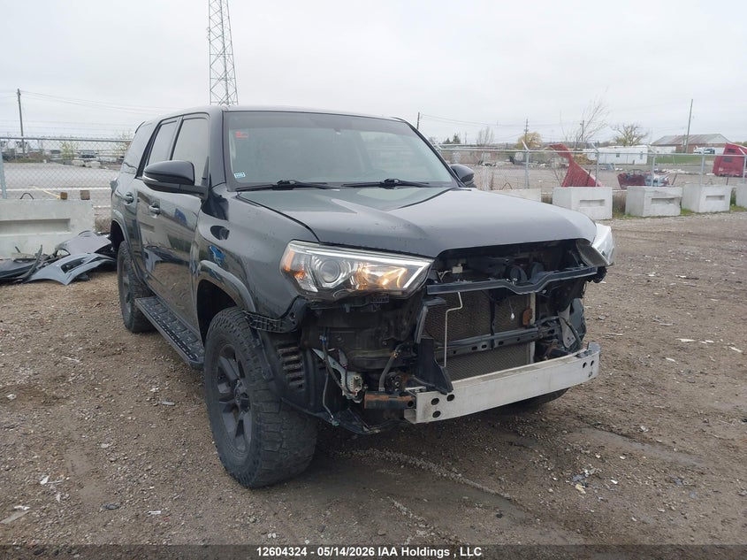 Vin: jtebu5jr9h5415240, lot: 3002072, toyota 4runner sr5 2017 img_1