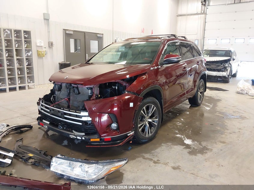 Vin: 5tdbzrfh9js856279, lot: 3004043, toyota highlander le/le plus 20182