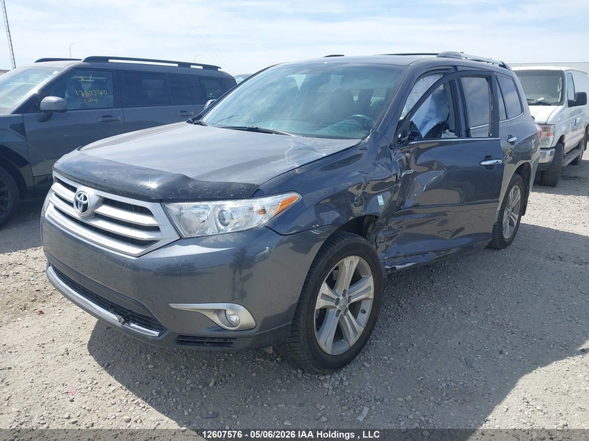 2013 Toyota Highlander, Front, IAAI, VIN 5TDDK3EH1DS225252 — photo 2