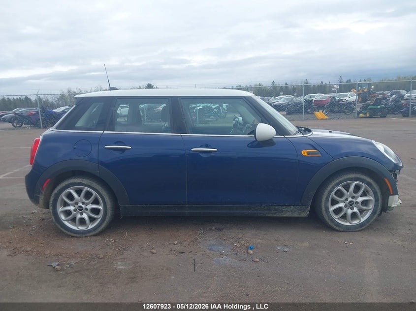 2015 Mini 5 Door Cooper VIN: WMWXS5C54FT828506 Lot: 12607923