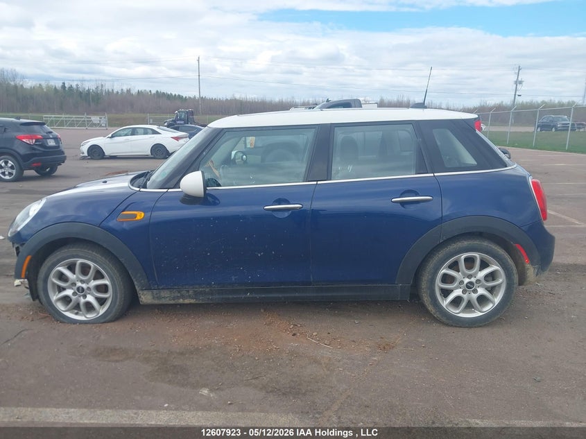 2015 Mini 5 Door Cooper VIN: WMWXS5C54FT828506 Lot: 12607923