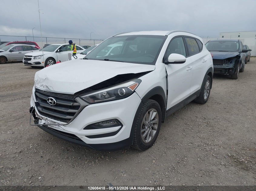 2016 Hyundai Tucson, Front, IAAI, VIN KM8J3CA4XGU152204 — photo 2