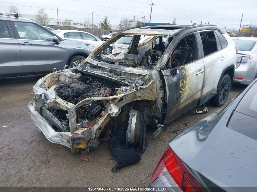 2024 Toyota RAV 4, Повністю згоріле, IAAI, VIN 2T35WRFV9RW219172 — фото 2