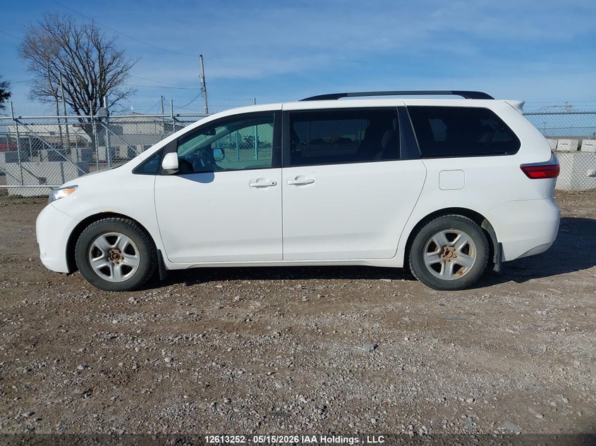 2017 Toyota Sienna Le VIN: 5TDKZ3DC3HS837452 Lot: 12613252