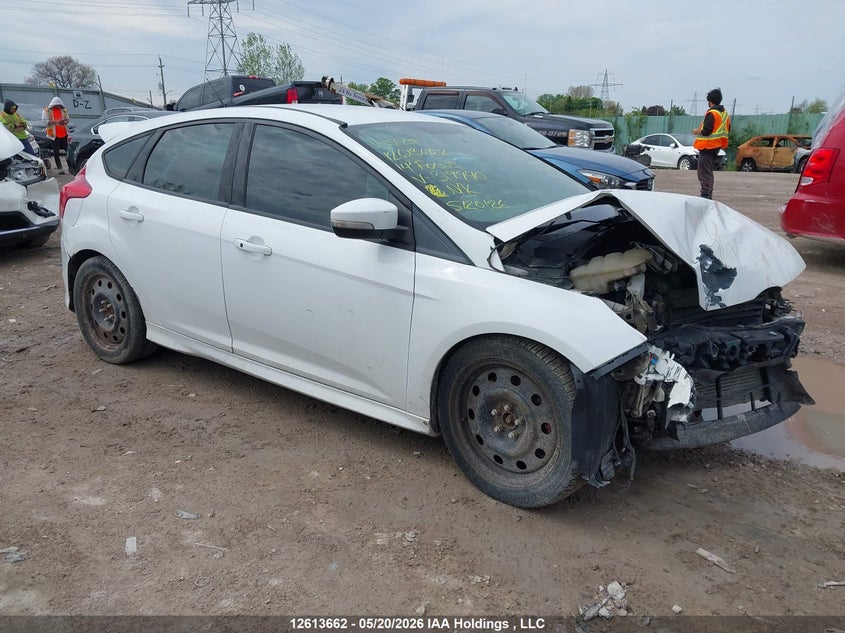 Vin: 1fadp3l92el319940, lot: 3012391, ford focus 2014 img_1
