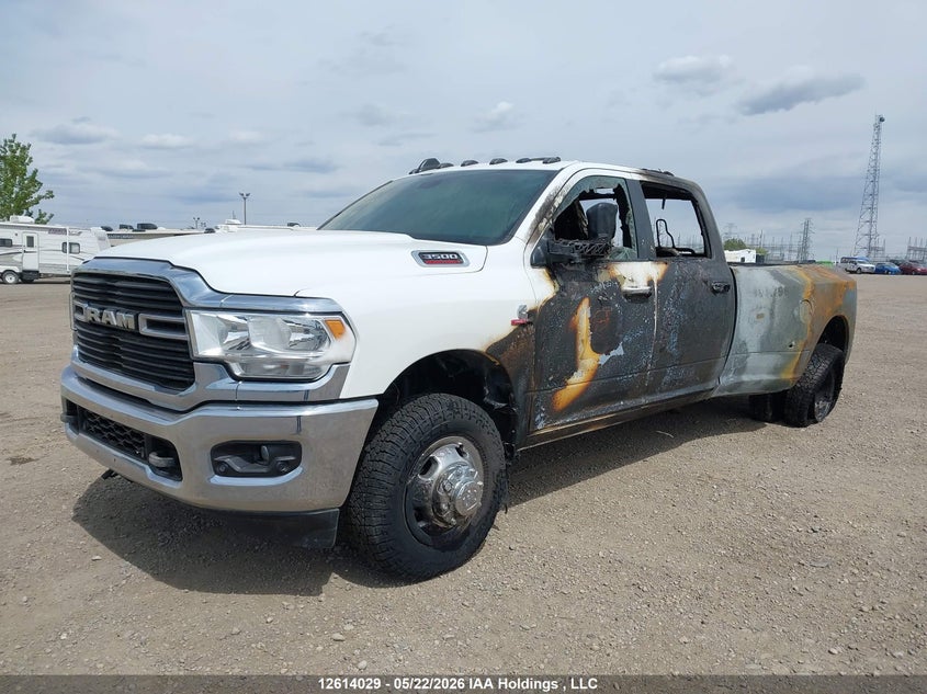 2019 RAM 3500, Exterior Burn, IAAI, VIN 3C63RRHL9KG640445 — photo 2