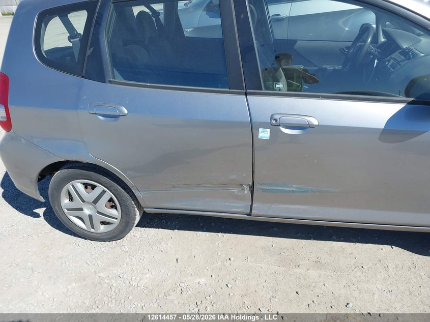 2007 Honda Fit Lx VIN: JHMGD38417S820421 Lot: 12614457