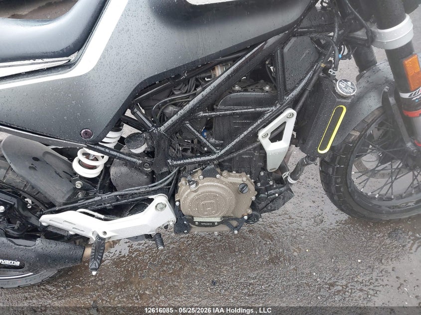 2020 Husqvarna Vitpilen 401/Svartpilen 401 VIN: MD2JUJ408LC262080 Lot: 12616085