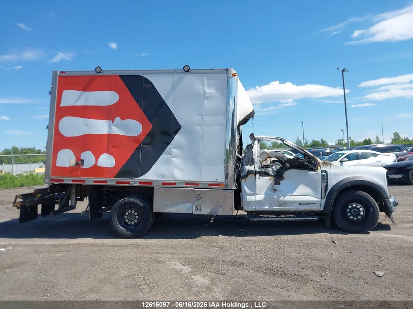 2025 Ford F550 Super Duty VIN: 1FDUF5HT5SDA00885 Lot: 12616097