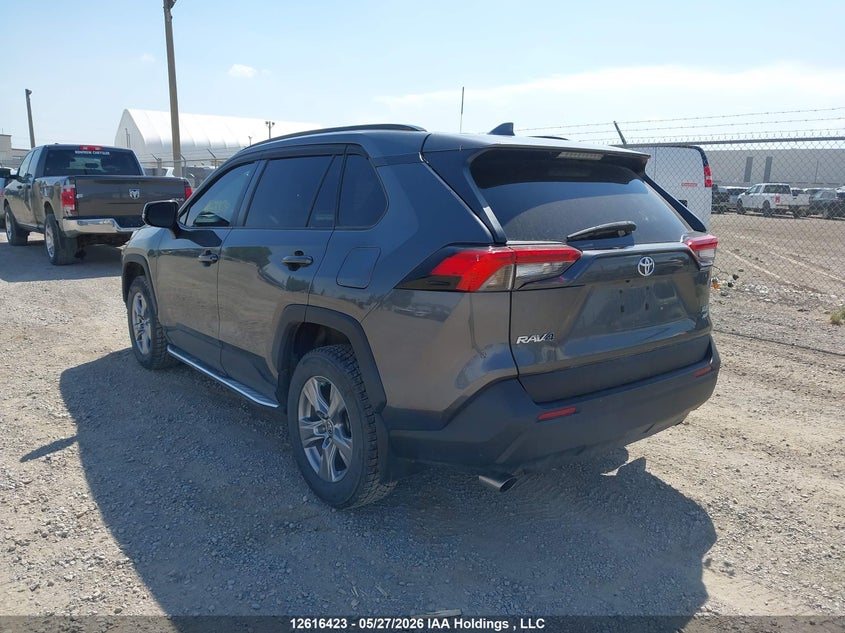Vin: 2t3r1rfvxnc264066, lot: 3015397, toyota rav4 xle 20223