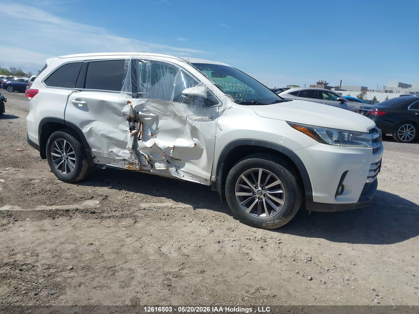 Vin: 5tdjzrfh4ks593776, lot: 3015477, toyota highlander xle 2019 img_1