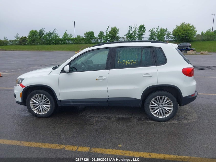 2016 Volkswagen Tiguan Comfortline/Highline/Special Edition VIN: WVGJV7AX1GW546741 Lot: 12617126