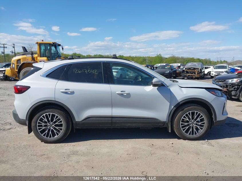 2025 Ford Escape 2.5 Phev White Lot 111012617542 Vin 1FMCU0E19SUB64809