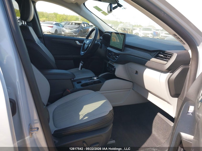 2025 Ford Escape 2.5 Phev White Lot 111012617542 Vin 1FMCU0E19SUB64809
