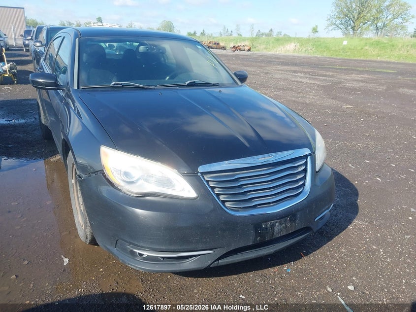 2013 CHRYSLER 200 LX