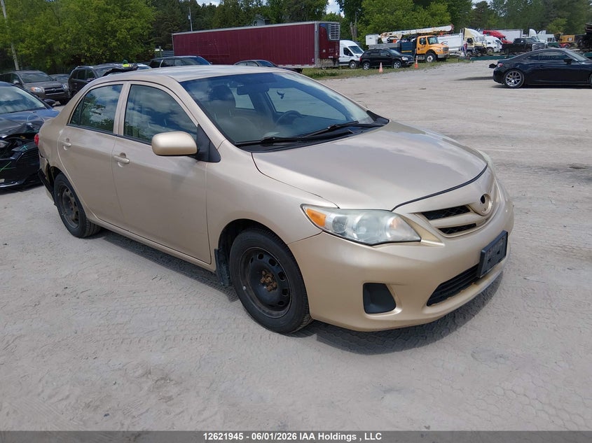 Vin: 2t1bu4ee9dc023961, lot: 3021302, toyota corolla s/le 20131