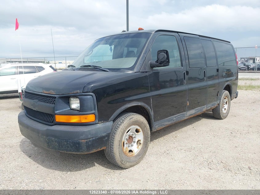 2006 Chevrolet Express, Right Side, IAAI, VIN 1GAGG25U061125920 — photo 2