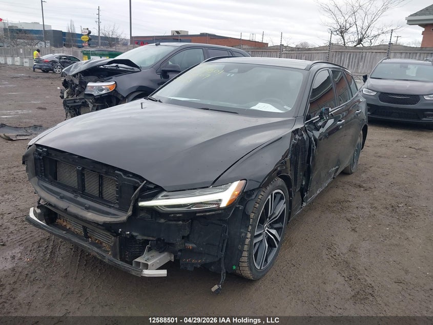 Vin: yv1a22sm7n1478809, lot: 3025084, volvo v60 t6 r-design 20222