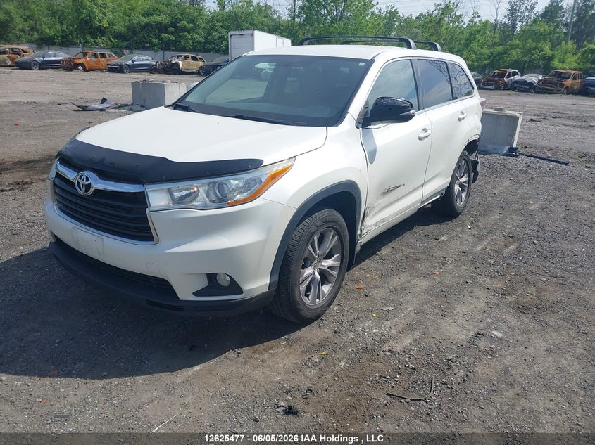 2015 Toyota Highlander, Удар сзади, IAAI, VIN 5TDBKRFH7FS202845 — фото 2