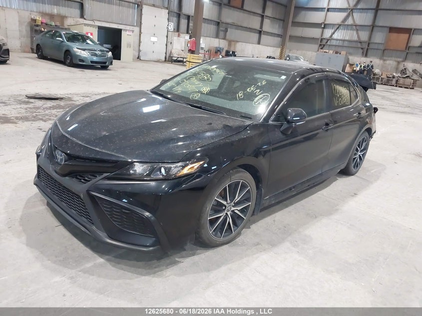 2024 Toyota Camry Hybrid Se, Rear, IAAI, VIN 4T1B21HKXRU020627 — photo 2