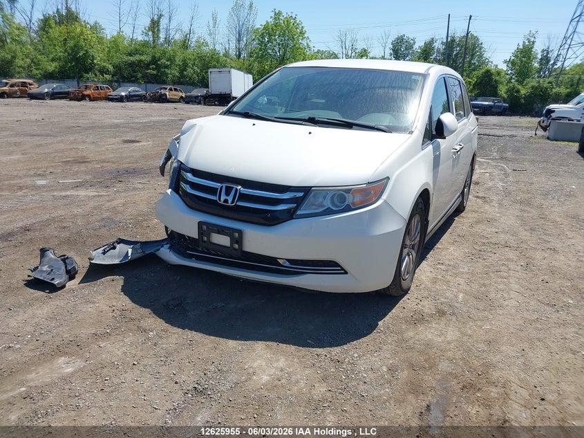 2015 Honda Odyssey, Front, IAAI, VIN 5FNRL5H42FB512971 — photo 2